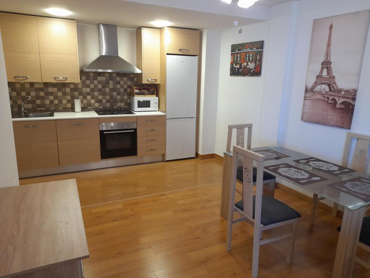 Apartment 1f, Aire Acondic, 80m2, 2 Dormitorios, 4 Huespedes, Wifi Gratis